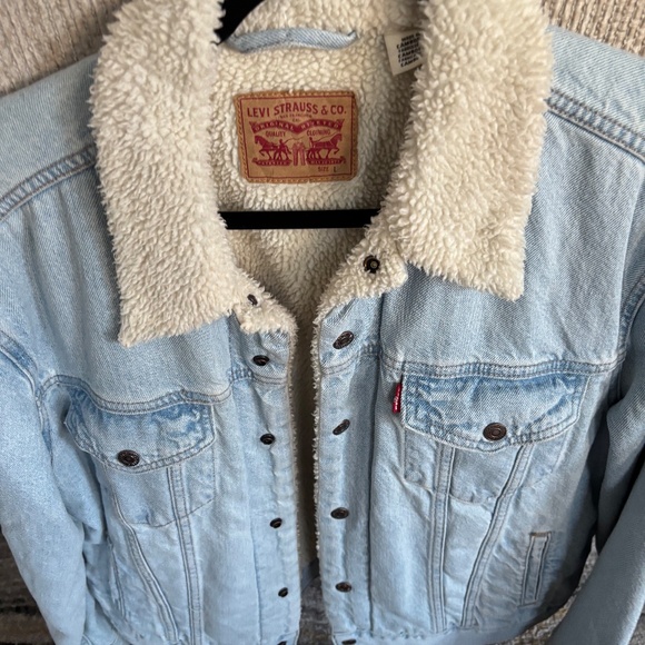 Levi's Sharp Lined Denim Trucker Jacket-Size L (new) - Picture 3 of 4